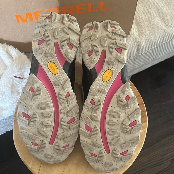 Women's Merrell Hiking Shoe - Picture 8 of 11